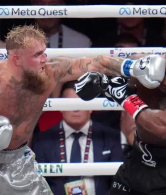 Jake Paul Hace Historia al Derrotar a Mike Tyson en un Combate Inolvidable Jake Paul