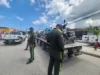 Operativo de tránsito en Bávaro Friusa: Digesett apunta a motoristas sin casco y camiones de transporte de trabajadores.