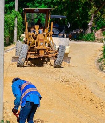 Higüey inicia trabajos de encalichado en el sector Los Molinos
