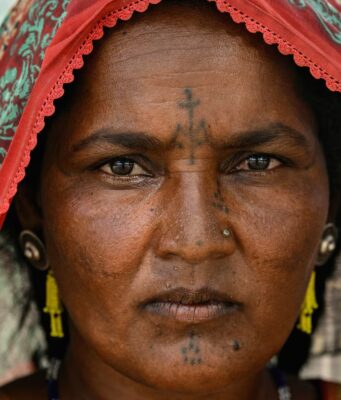 Pakistán: los tatuajes faciales hindúes desaparecen en las ciudades