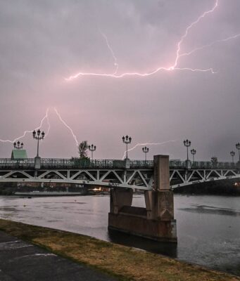 Tormentas eléctricas en Francia: cancelan eventos en Toulouse y 28 departamentos en alerta naranja