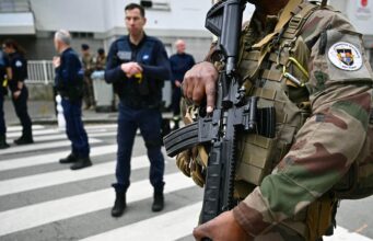 Francia: joven de 18 años acusado de apuñalar a su hermano en la garganta