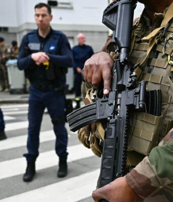 Francia: joven de 18 años acusado de apuñalar a su hermano en la garganta