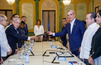 CES propone permisos temporales de trabajo para haitianos CES propone permisos temporales de trabajo para haitianos