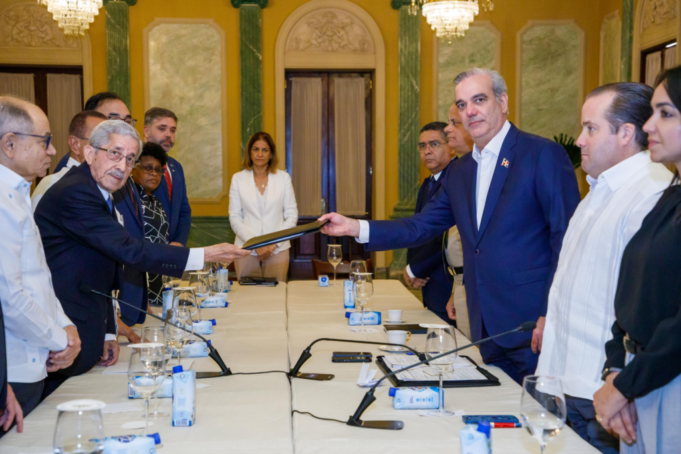 CES propone permisos temporales de trabajo para haitianos