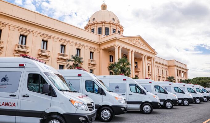 Nuevas ambulancias refuerzan emergencias en La Altagracia