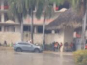 Inundaciones en Bávaro afectan a turistas y comercios en Los Corales,