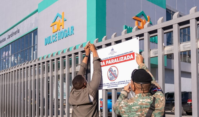 Rosa Ng critica cierre de comercios chinos y habla de “cacería” Rosa Ng criticó el cierre de negocios chinos en RD por supuestas irregularidades, calificando la medida como un “show” y una “cacería”.