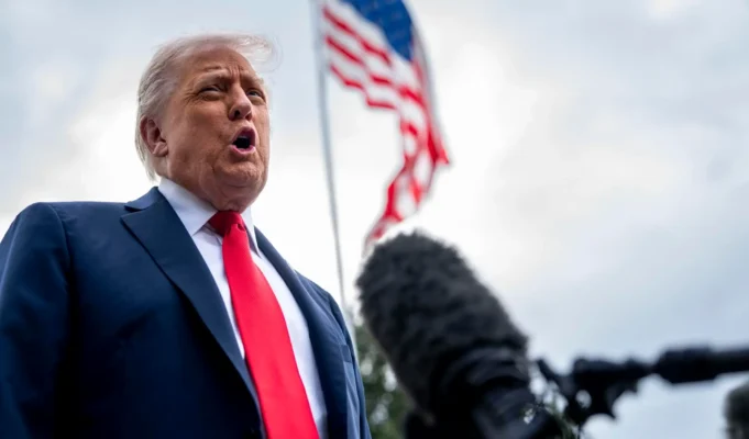 Trump demanda al The New York Times por 15,000 millones