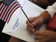 Trump propone endurecer examen de ciudadanía en EE.UU.