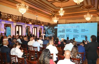 Gobierno lanza portal y plan integral anticorrupción Abinader presenta la Estrategia Nacional de Integridad Pública y un portal de denuncias para fortalecer la lucha contra la corrupción en RD.