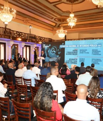 Gobierno lanza portal y plan integral anticorrupción Abinader presenta la Estrategia Nacional de Integridad Pública y un portal de denuncias para fortalecer la lucha contra la corrupción en RD.