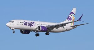 Arajet ofrece descuentos de hasta 50% sobre la tarifa base Boeing 737-8 MAX de Arajet en aproximación a Boston, archivo de 2025