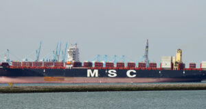La OMS pide mantener documentos sanitarios marítimos también en formatos no digitales Portacontenedores MSC Sasha en Europoort, Róterdam, fotografía de archivo de agosto de 2016