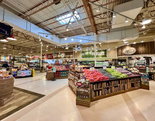 El gasto anual medio de las unidades de consumo de Estados Unidos subió un 4,3% en 2025 Sección de productos frescos de un supermercado en Carolina del Norte, fotografía de archivo de marzo de 2025.