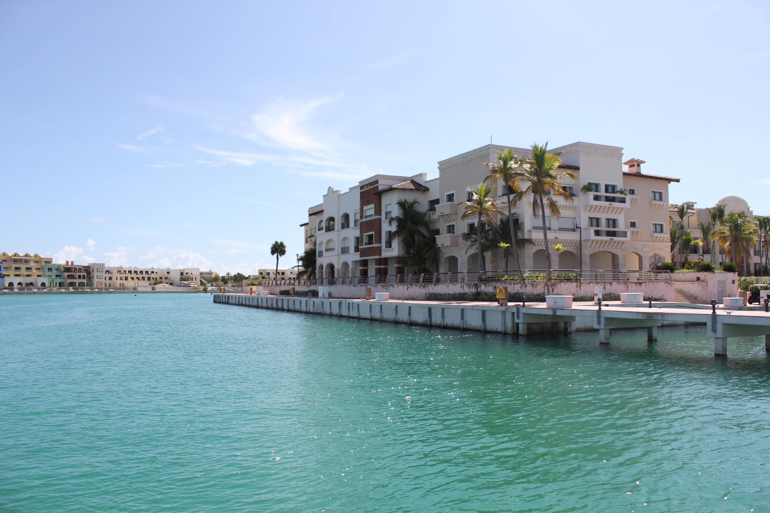 Marina Cap Cana — Uirá Porã, 2011 Edificios, muelles y agua de Marina Cap Cana en una fotografía de archivo de 2011