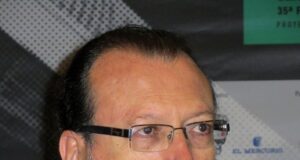 Poetas internacionales comparten lecturas con estudiantes de Punta Cana y Verón William Ospina en FILSA 2015, fotografía de archivo