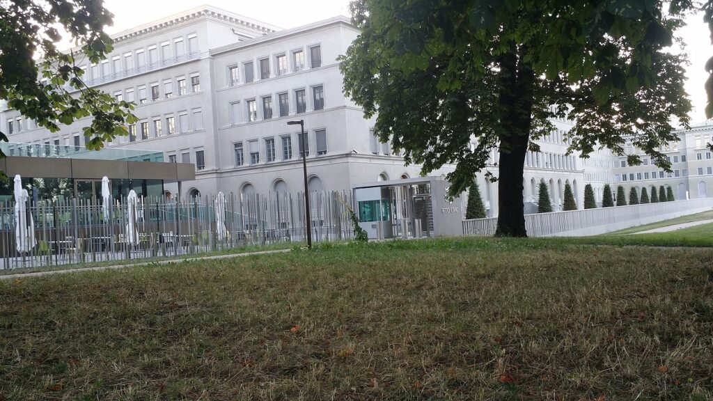 Exterior de la sede de la Organización Mundial del Comercio en Ginebra